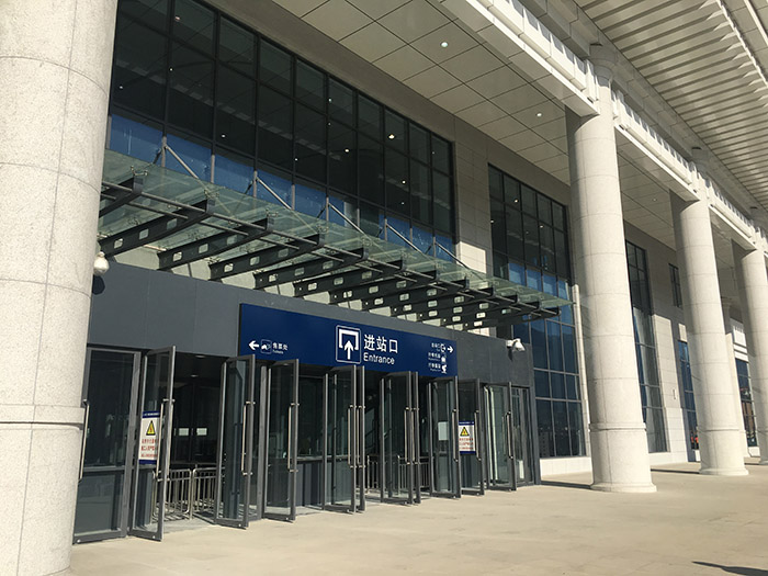 全國(guó)、省市政協(xié)委員體驗(yàn)蘭渝鐵路、視察階州廣場(chǎng)
