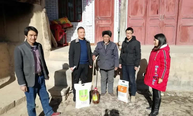 堅(jiān)持精準(zhǔn)幫扶，合力脫貧攻堅(jiān)——市龍江城鄉(xiāng)發(fā)展集團(tuán)、隴南太平洋財(cái)險(xiǎn)公司聯(lián)合開展幫扶文縣橋頭鎮(zhèn)安子坡村2019年春節(jié)慰問活動(dòng)