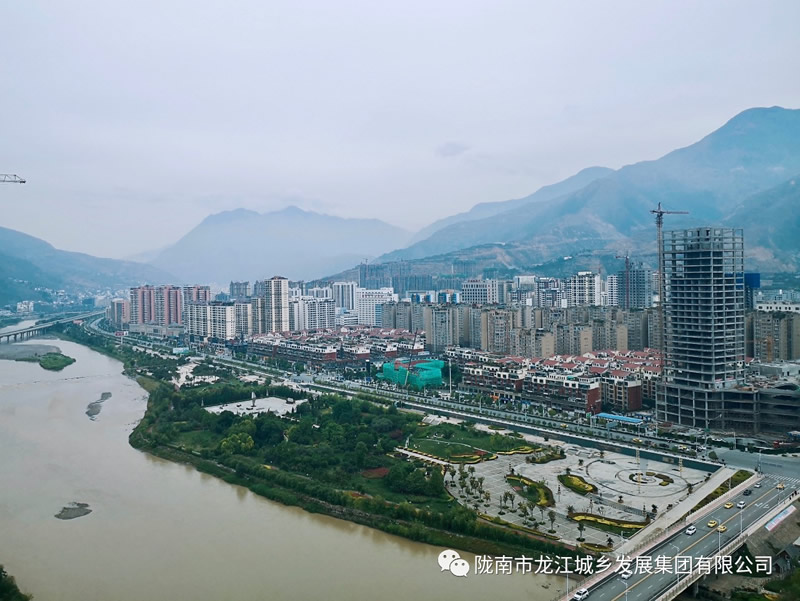匠心傾注、喜封金頂——龍江?雙子座商住小區(qū)主體順利封頂