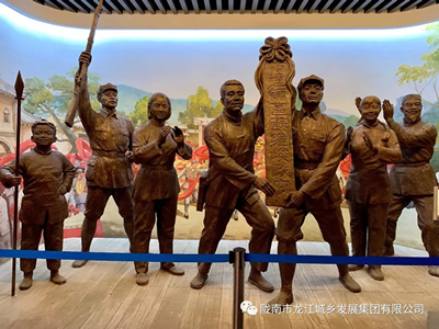 市龍江城鄉(xiāng)發(fā)展集團(tuán)黨委開展“不忘初心、牢記使命”紀(jì)念建黨98周年主題黨日活動