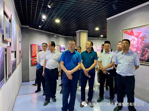 市龍江城鄉(xiāng)發(fā)展集團(tuán)黨委開展“不忘初心、牢記使命”紀(jì)念建黨98周年主題黨日活動
