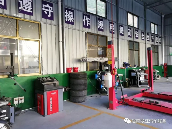 金錘鈑金，銀槍噴漆！龍江汽修值得信賴！