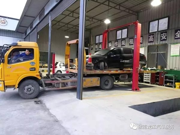 金錘鈑金，銀槍噴漆！龍江汽修值得信賴！